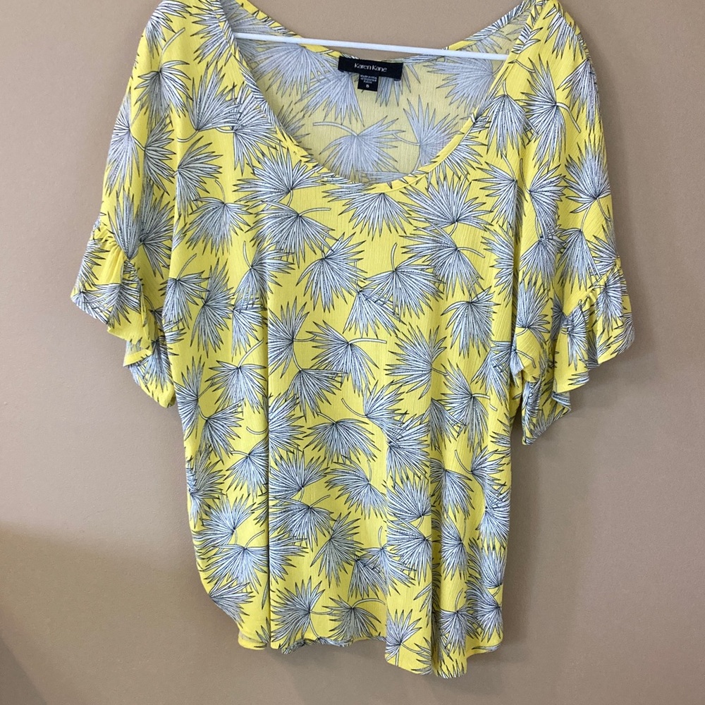 Karen Kane Flutter Sleeve Blouse Size Small
